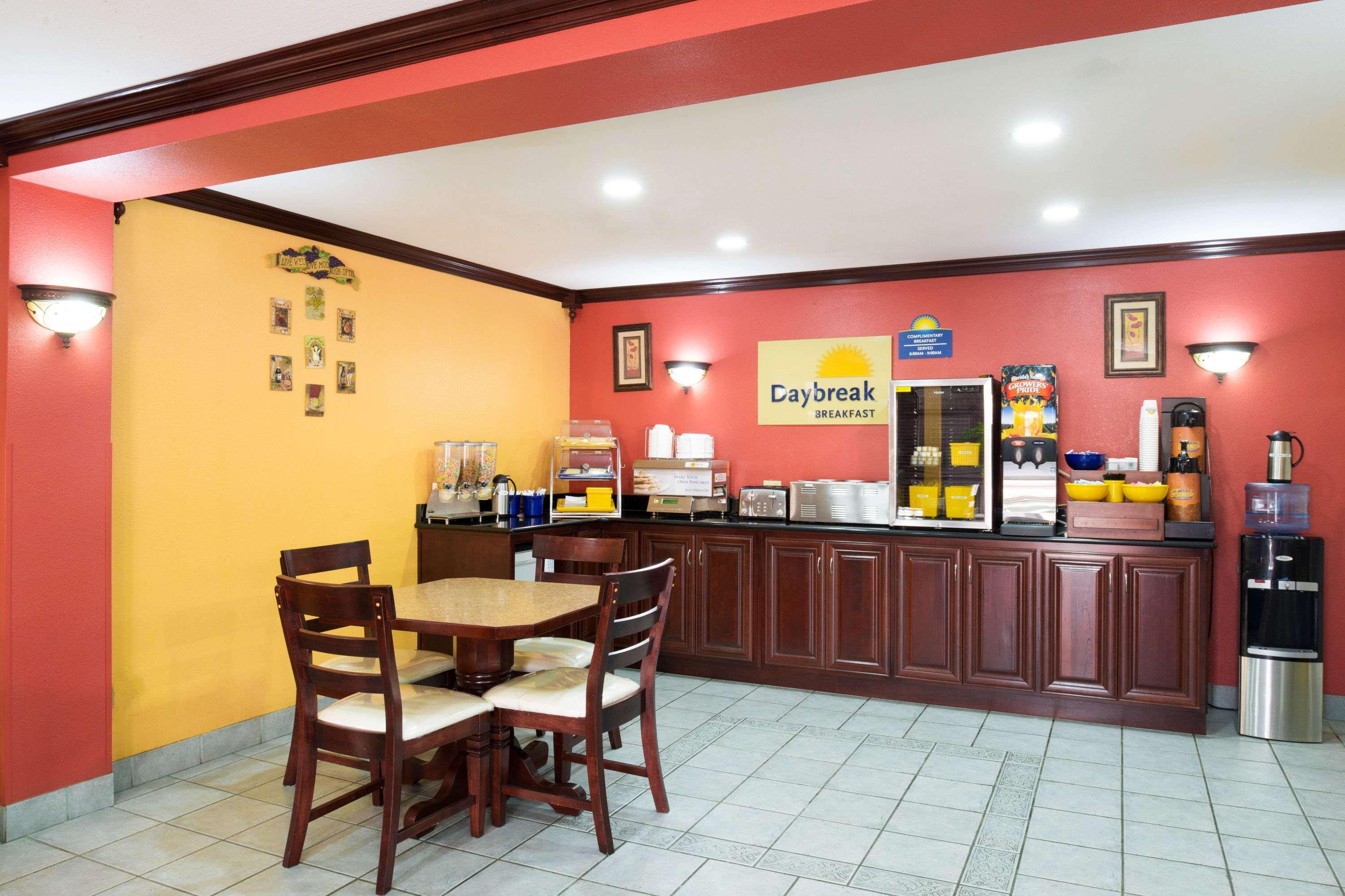 Days Inn By Wyndham St. Robert Waynesville/Ft. Leonard Wood Esterno foto
